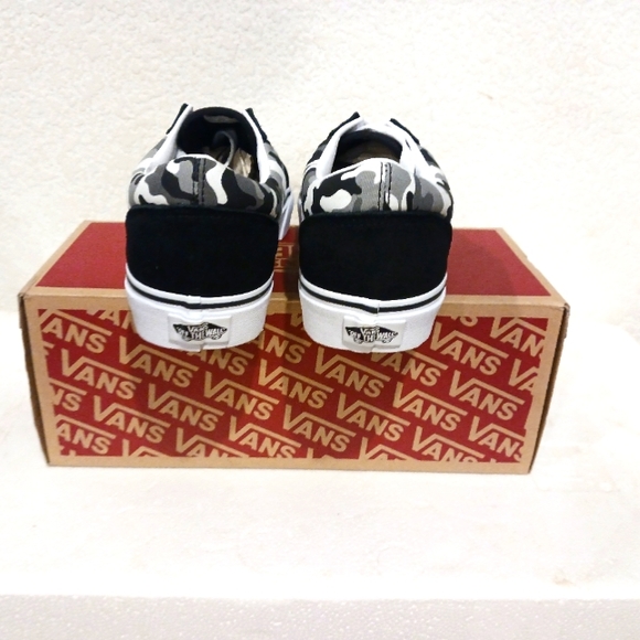 Vans - Picture 3 of 4